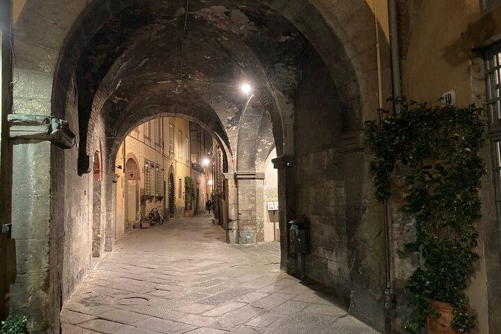 Nachtwanderung in Lucca
