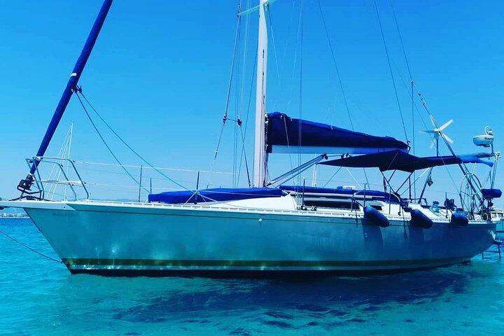 Mallorca Sailing Adventure with Snorkeling, Snacks & Drinks