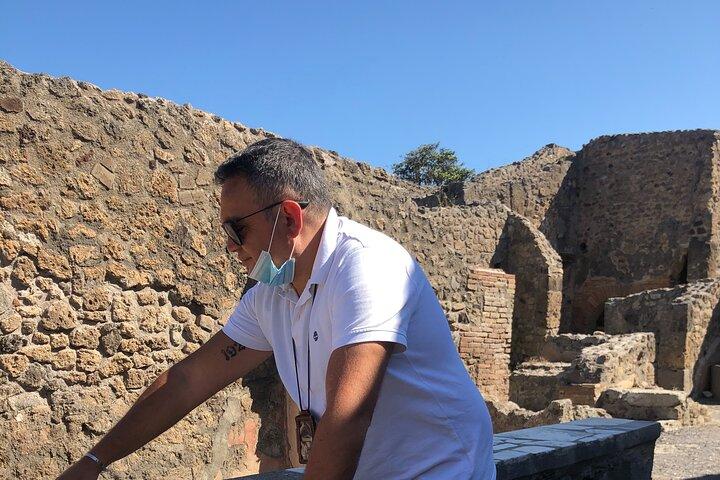 Pompeya tres horas con un guía experto.