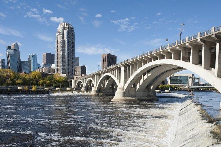Minneapolis River Walk: un tour audio autoguidato
