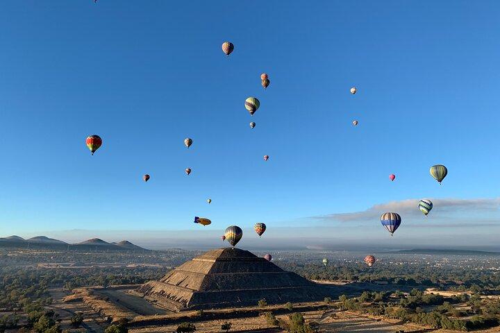 Vuelo en Globo en Teotihuacán desde Ciudad de México / Volare