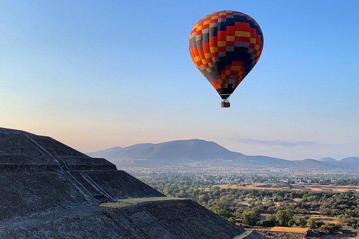 Vuelo en Globo en Teotihuacán desde Ciudad de México / Volare