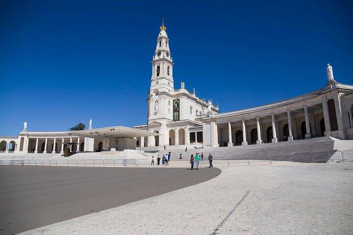 Desde Lisboa: Santuario de Fátima y el Pueblo de los Pastorcitos