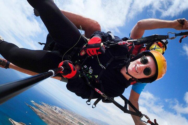 Akrobatischer Gleitschirmflug mit spanischem Meister auf Teneriffa