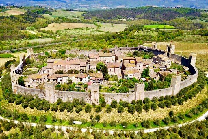 Visite privée Sienne, San Gimignano et Monteriggioni, déjeuner dans la cave