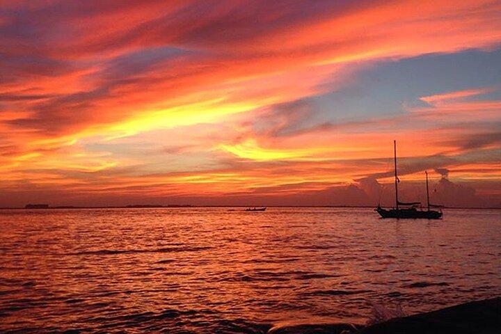 Isla Mujeres Sunset Cruise und Tour ab Cancun