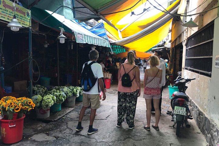 Saigon Morning And Pomeriggio Adventure Street Food Tour in Vespa
