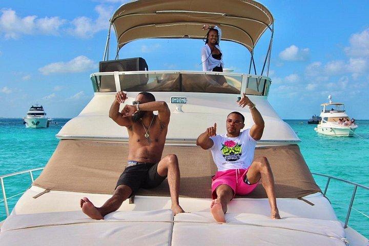 Private Yacht SeaRay 46ft Cancun 25P17