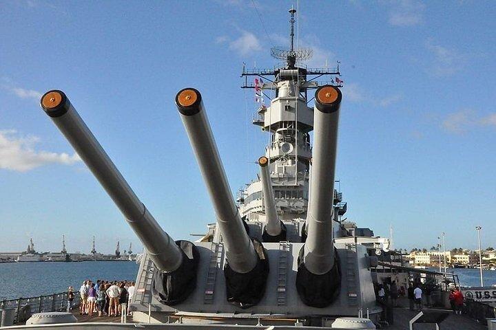 マウイ島からオアフ島への日帰り旅行：真珠湾攻撃ヒーローズアドベンチャー
