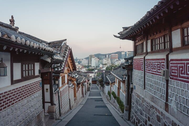 Seoul Private Walking Tour with a Local