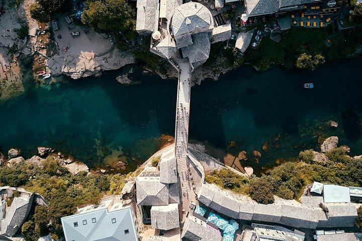 ボスニアの小グループ観光ツアー。モスタル、クラヴィツァの滝など