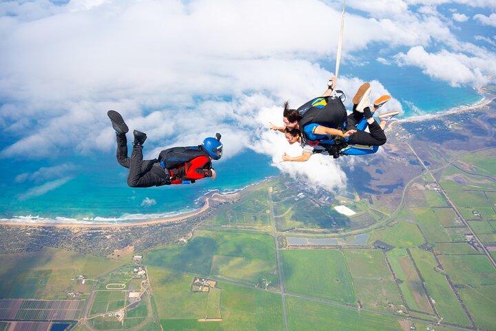 メルボルンからの場合： グレート・オーシャン・ロード上空のタンデム・スカイダイブ
