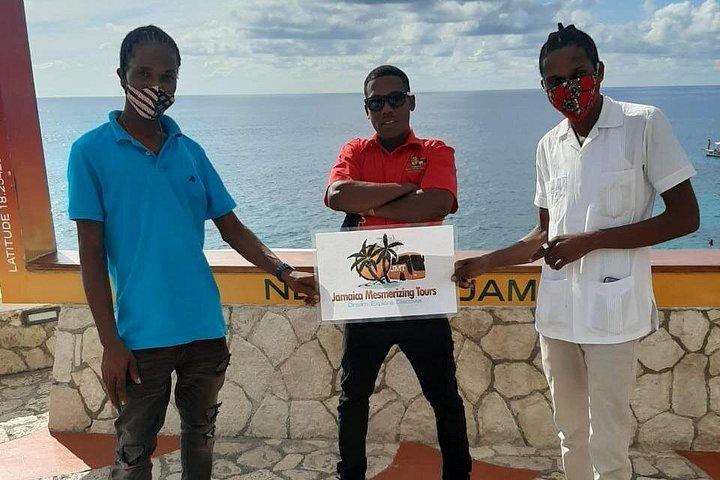 ブルー ホール ミネラル スプリング、セブン マイル ビーチ、リックス カフェ / ショッピング プライベート ツアー