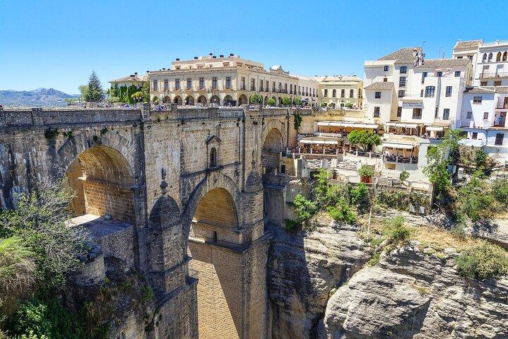 Tour em Ronda com Visita Guiada e Setenil de las Bodegas