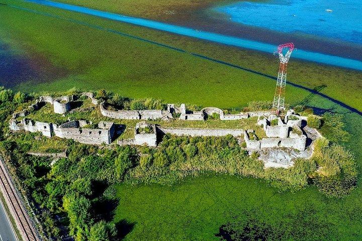 ポドゴリツァの歴史、サファリ、ワイナリー ツアー - スカダル湖とクルノイェヴィツァ川