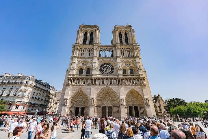 Private Transfers from Paris Airport CDG to Paris City