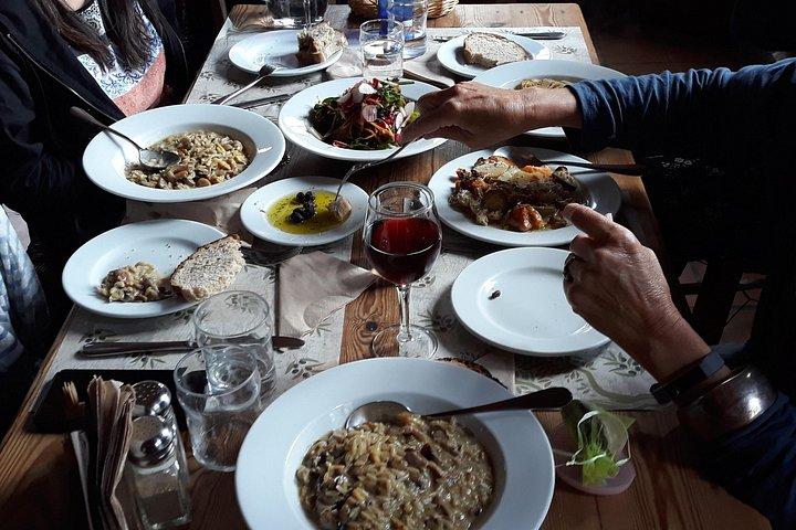 プライベート : 2 つのワイナリーでのジープ サファリと昼食付きサマリア渓谷