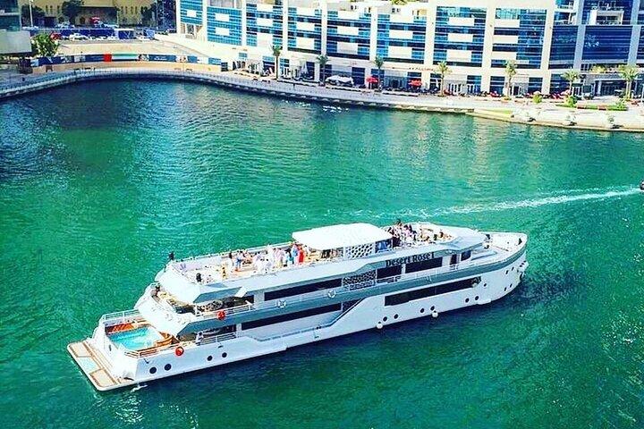 Luksus 7-stjernet Mega Yacht Dinner Cruise med international buffet