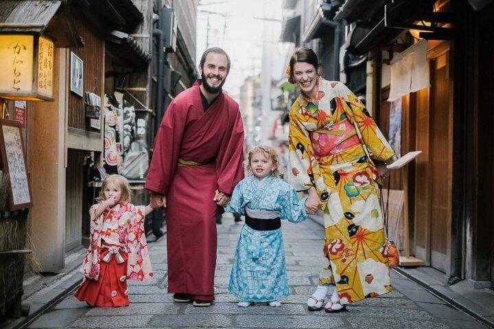 Experiência de sessão de fotos privada de Kyoto com um fotógrafo profissional