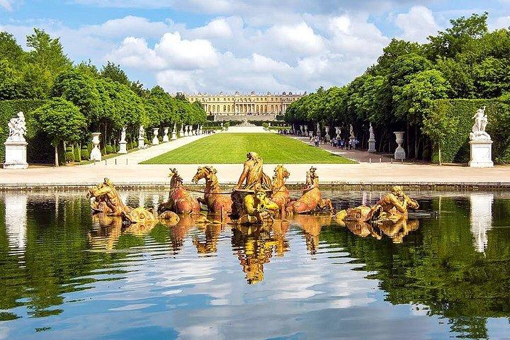 VERSAILLES CASTLE Round-Trip Transfer from Paris by Luxury Van