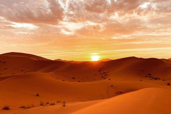 Kamelritt und Berbercamps mit Übernachtung in der Merzouga-Wüste