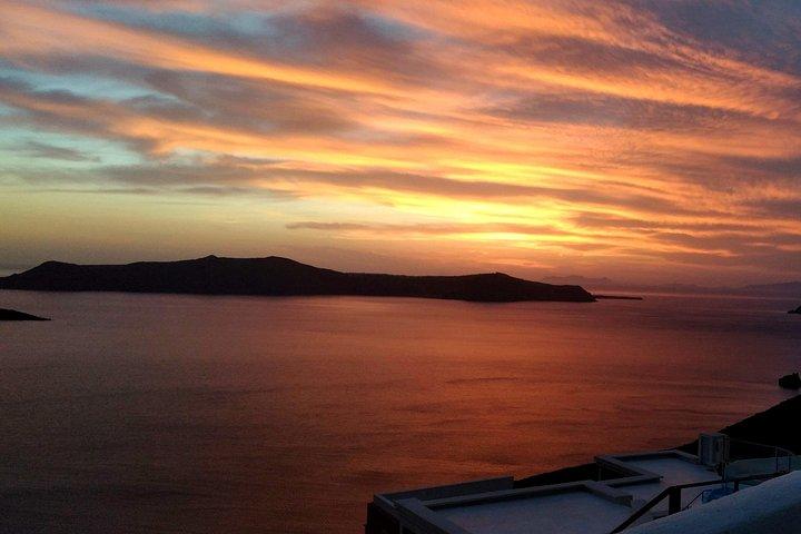 サントリーニ島の夏のパノラマ