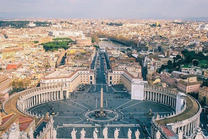 出発送迎：ローマからフィウミチーノ空港 FCO までビジネスカーで移動