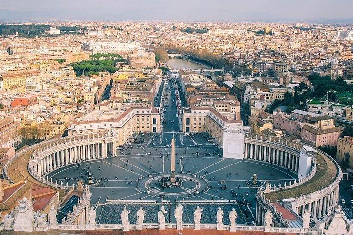 空港送迎：フィウミチーノ空港 FCO からローマまでビジネスカーで