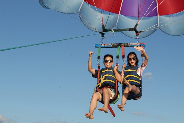 Experiencia de Parasailing en Waikiki, HI