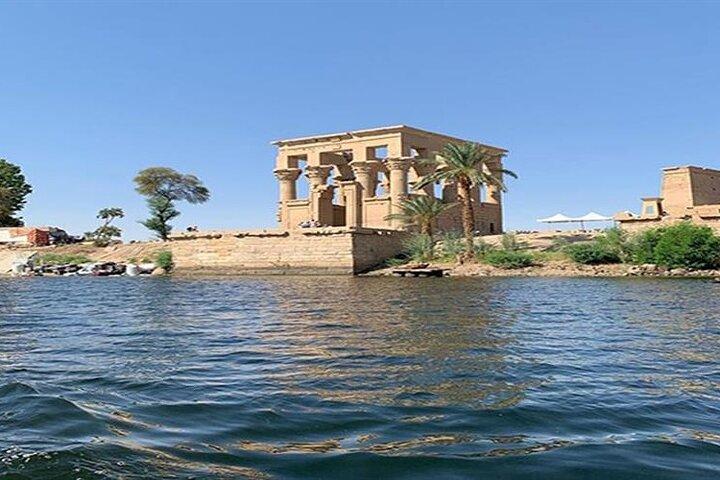 アスワンとルクソールへの 1 泊 2 日旅行パッケージ