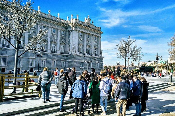 Visite guidée professionnelle du palais royal de Madrid avec coupe-file