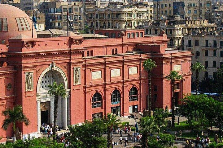 Giza Pyramids, Sphinx & Egyptian Museum Private Tour