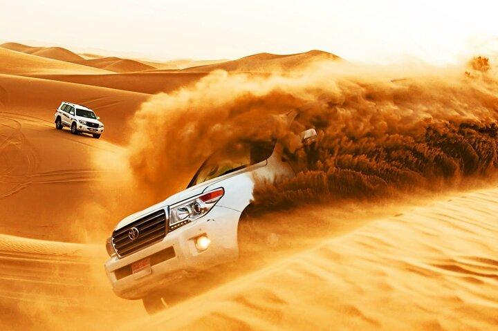 Safari dans le désert de Dubaï avec Dune Bashing, promenades à dos de chameau et dîner barbecue
