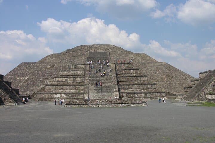 Historical downtown Mexico City & Teotihuacan Pyramids Mezcal tasting