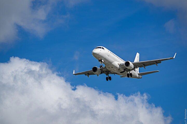 スキポール空港 (AMS) からクルーズ ターミナル IJmuiden まで、プライベート送迎。