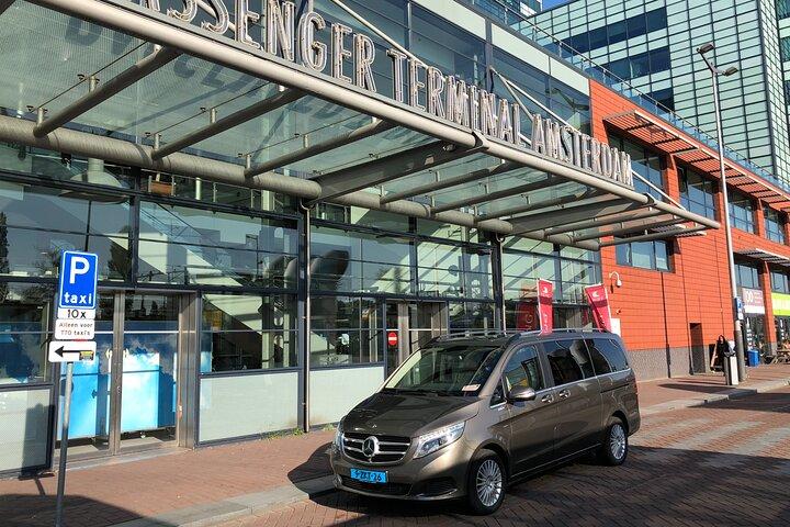 スキポール空港 (AMS) からクルーズ ターミナル IJmuiden まで、プライベート送迎。