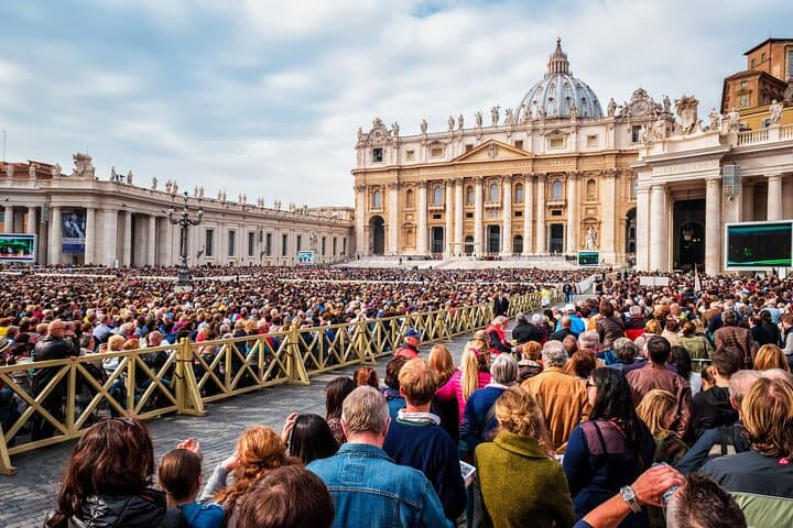 Rome: Escorted Papal Audience Experience with Entry Ticket