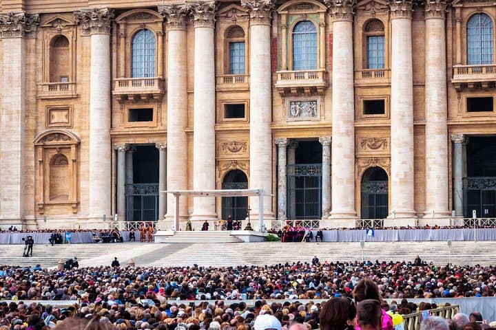 Rome: Escorted Papal Audience Experience with Entry Ticket