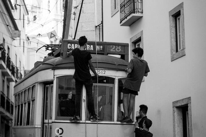 Photography Workshop-Tour in Alfama - Lisbon