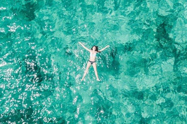 フヴァル島と 5 つの島々を巡る青の洞窟 1 日ボート ツアー