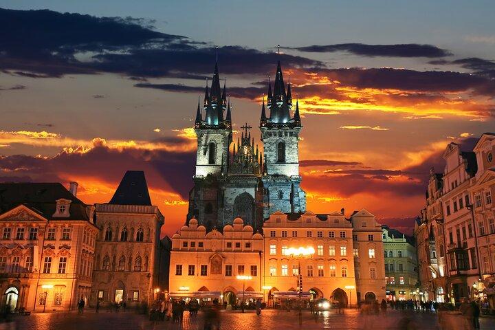 Kvällsutsikt Promenad i Prag