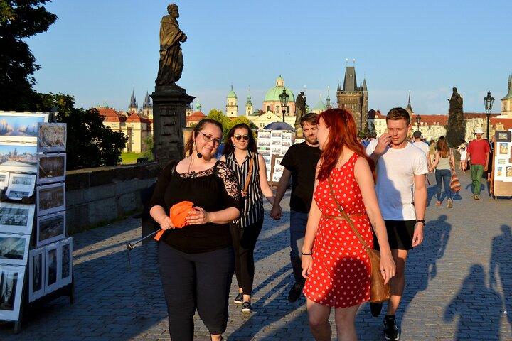 Am Abend einen Spaziergang in Prag