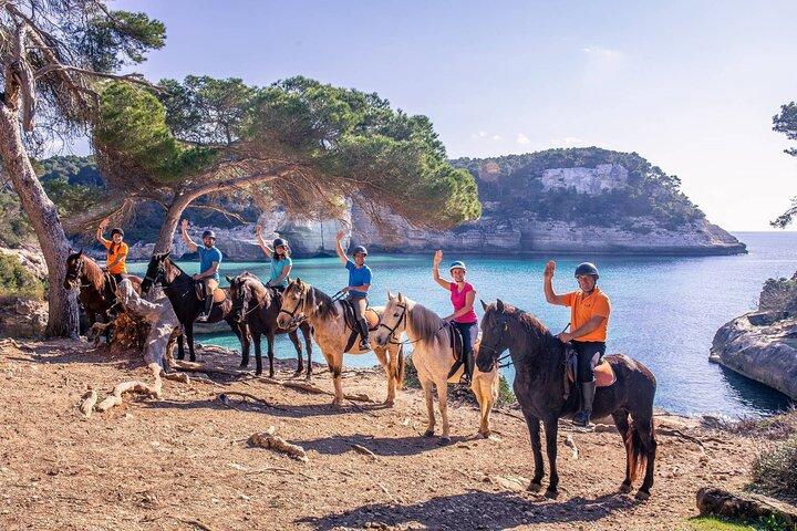 Cabalgatas en Cala Mitjana, Menorca, España