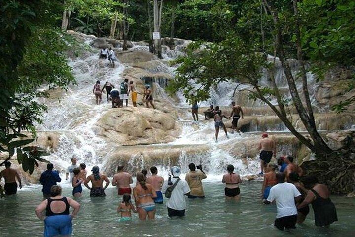 Rio Nuevo Bamboo River Rafting & Dunn's River Falls