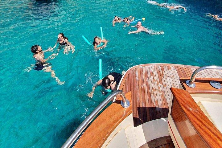 ゴッツォ・アプレアマーレでソレントからカプリ島プライベートボート体験10