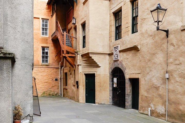 Highlights from Edinburgh’s Old Town: A Self-Guided Audio Tour