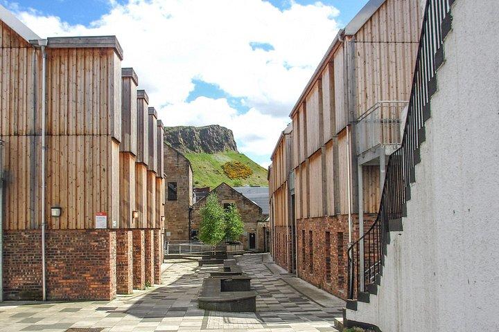 Highlights from Edinburgh’s Old Town: A Self-Guided Audio Tour