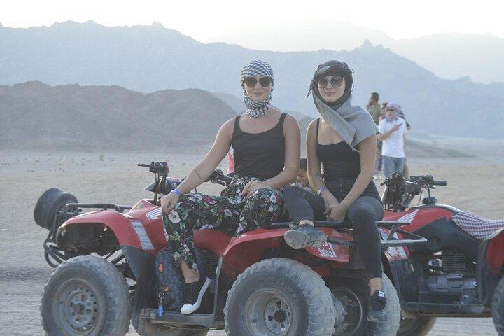 Inolvidable super safari 4x1 cena beduina, paseo en camello, espectáculo, quads