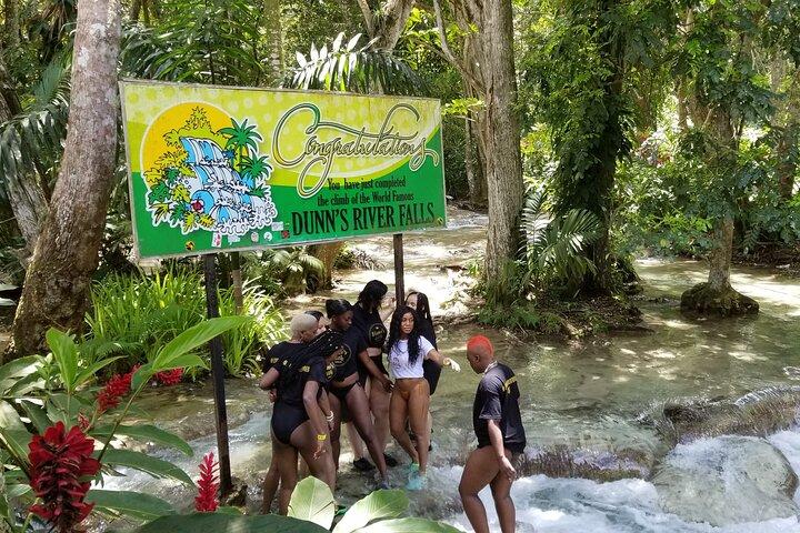 Chuck Norris Secret Falls og Dunns River Falls