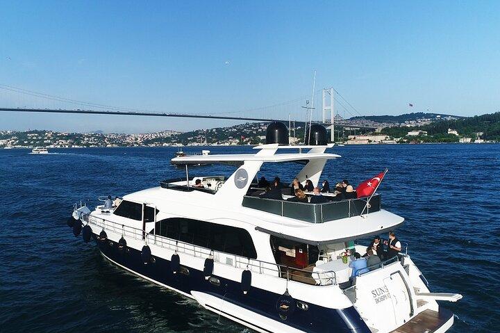 Istanbul Bosporus Sunset Luxe jachtcruise met snacks